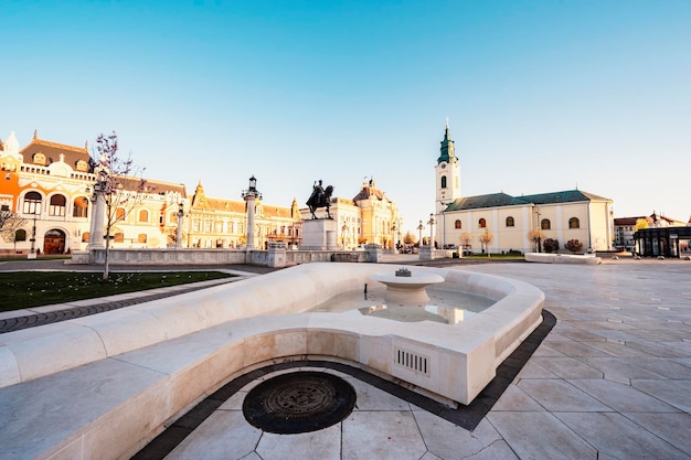 Oradea Romania con Union Square Piata Unirii la capitale dell'Art Nouveau della Transilvania occidentale in Romania Storica città culturale in Europa