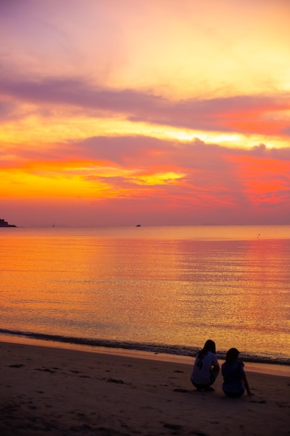 Orange Mare e cielo al tramonto Paesaggio del mare di sera