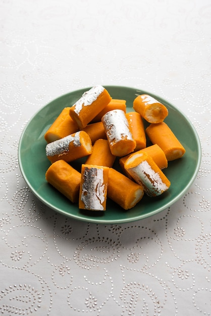 Orange Roll barfee o barfi dolce o Mitlai