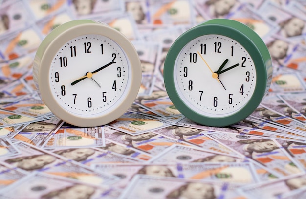 Orario della sveglia e finanze orari degli appuntamenti puntualità lavorare contro il tempo Il tempo è prezioso per vivere Il valore del tempo