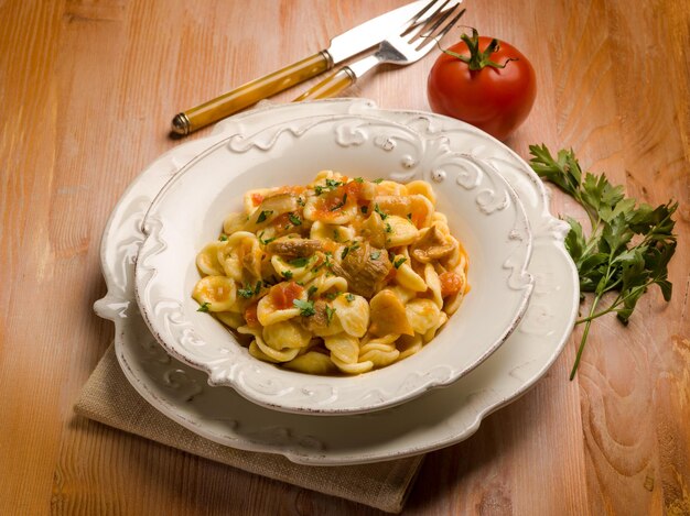 Orecchiette con funghi porcini