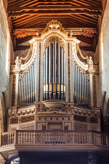 Organo in chiesa