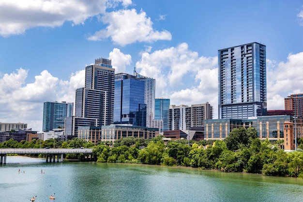 Orizzonte del centro di Austin, Texas, USA, fiume Colorado