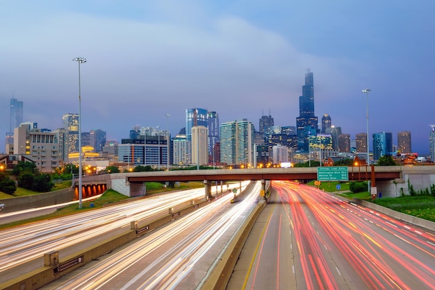 Orizzonte del centro di Chicago al crepuscolo