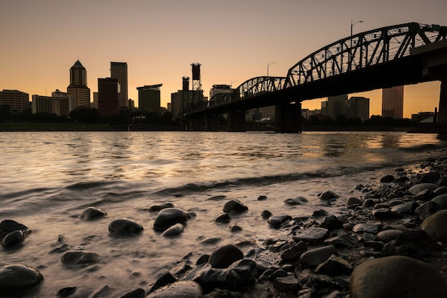 Orizzonte del centro di Portland Oregon