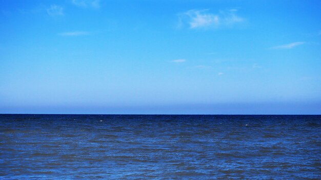 Orizzonte del mare blu