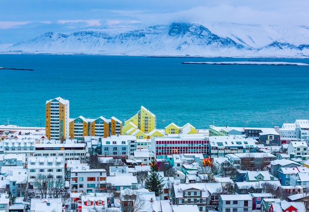 Orizzonte della città di Reykjavik in inverno in Islanda