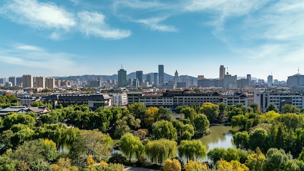 Orizzonte di architettura della città moderna di Jinan