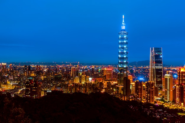 Orizzonte di paesaggio urbano di Taipei Costruzione di Taipei 101 della città finanziaria di Taipei, Taiwan