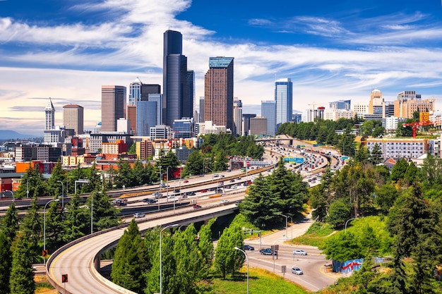 Orizzonte e autostrade del centro di Seattle Washington USA