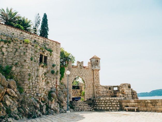 Ormeggio per barche arboreto trsteno vicino a dubrovnik in croazia