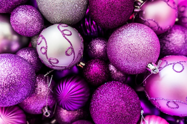 Ornamenti palla di Natale rosa e viola