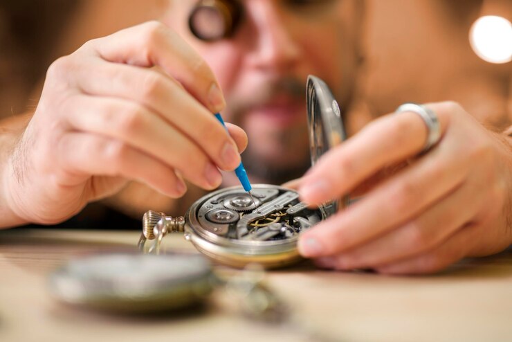 Orologiaio al lavoro