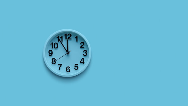 Orologio blu su sfondo blu pastello concetto di tempo minimo Natale o Capodanno concetto minimo