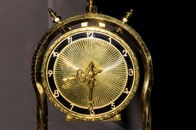 Orologio da tavolo in metallo