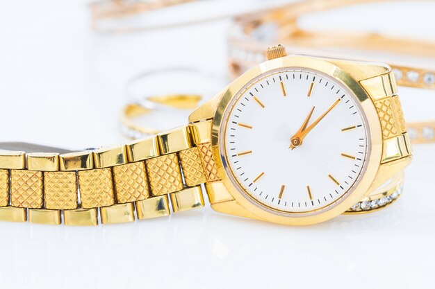 Orologio di lusso da donna in oro su bianco