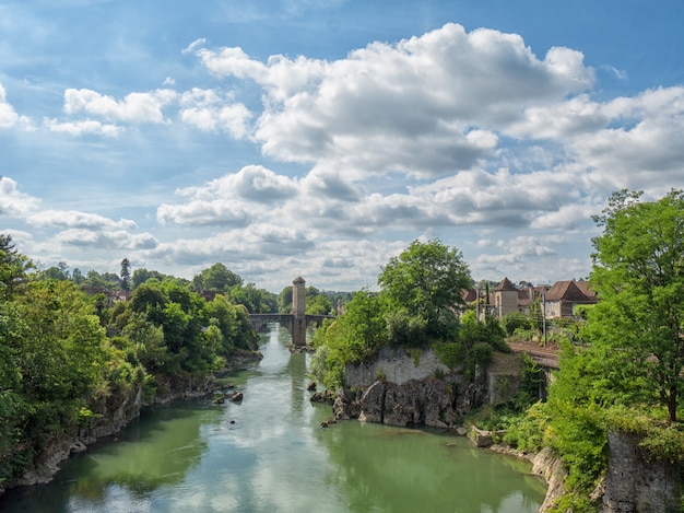 Orthez vecchio ponte nei Pirenei