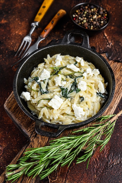 Orzo primavera con spinaci verdi