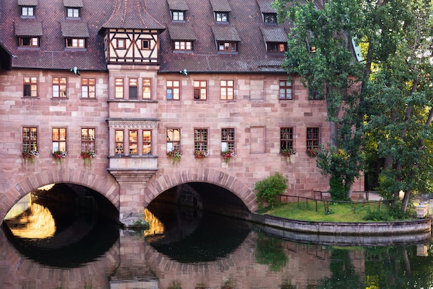 Ospedale dello Spirito Santo nella città di Norimberga in Germania sul fiume Pegnitz.