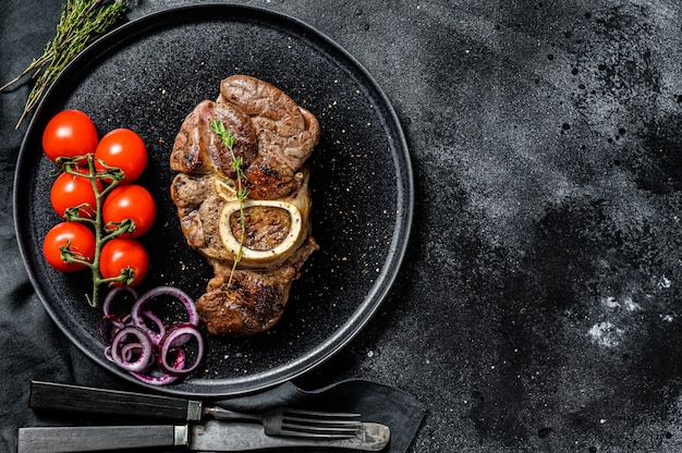 Osso Buco cotto con pomodori e cipolle