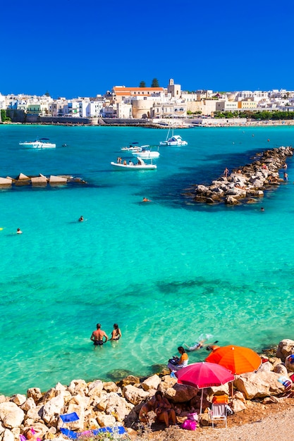 Otranto, bellissima cittadina con spiaggia azzurra in Puglia, Italia