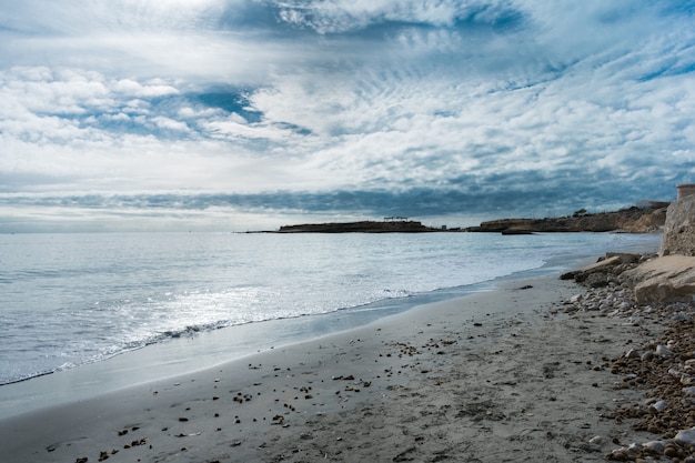 Ottima giornata nuvolosa sulla costa