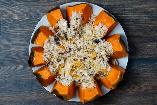 Ottima zucca al forno con ripieno in primo piano