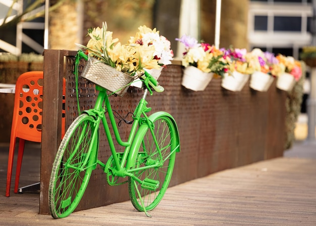 Oudoors bouqet fuori dal parco fiorito primaverile