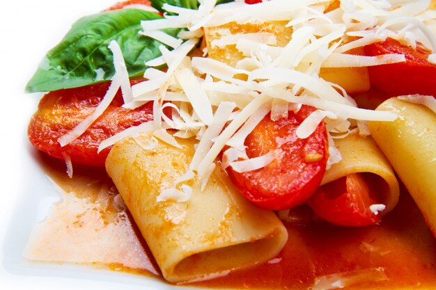 Paccheri con salsa di pomodoro