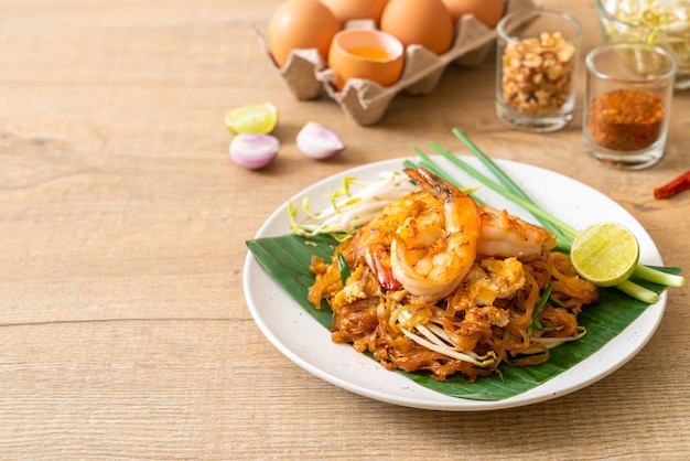 Pad Thai noodles di riso saltati in padella