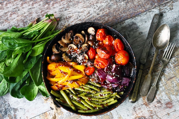 Padella con verdure fresche