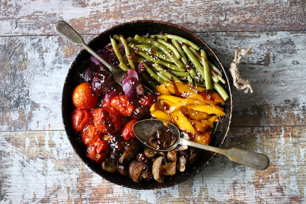 Padella con verdure fresche