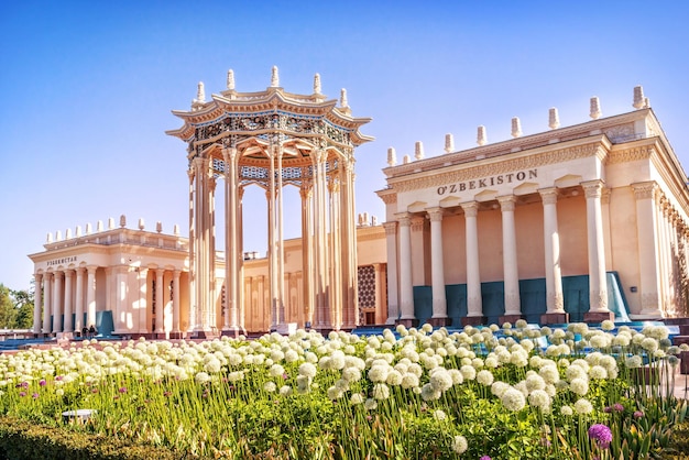 Padiglione Uzbekistan e Fiori VDNH Mosca Didascalia Uzbekistan