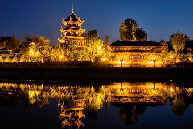 Padiglione Wangjiang nel parco di Wangjianglou. Chengdu, Sichuan, Cina