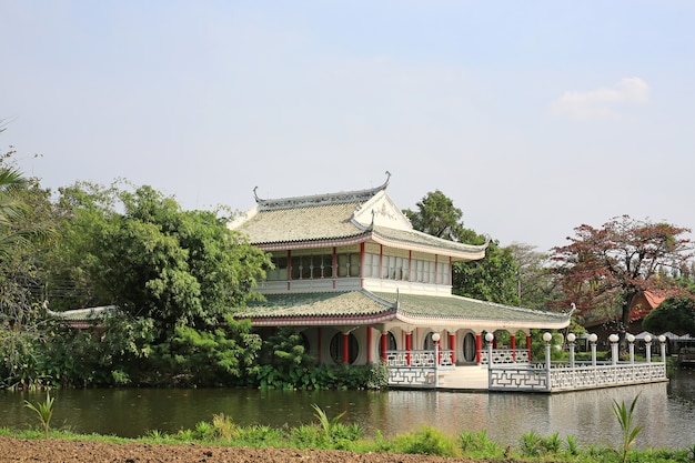 Padiglioni cinesi nello stagno, Tailandia.