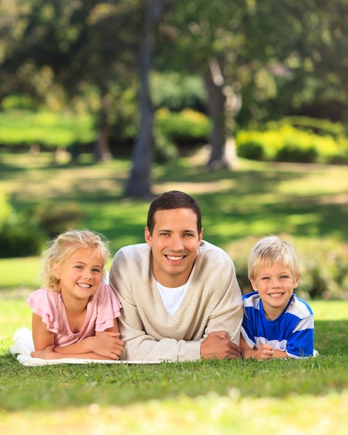 Padre con i suoi figli