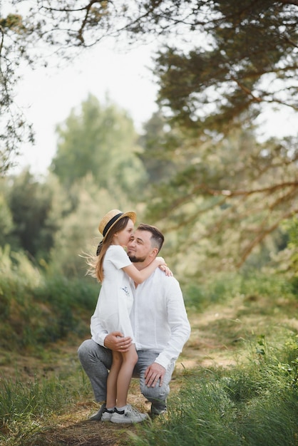 Padre e figlia in natura