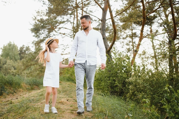 Padre e figlia in natura