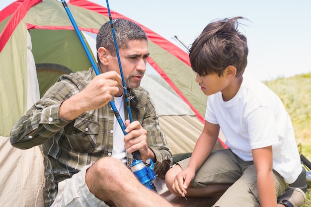 Padre e figlio dalla loro tenda