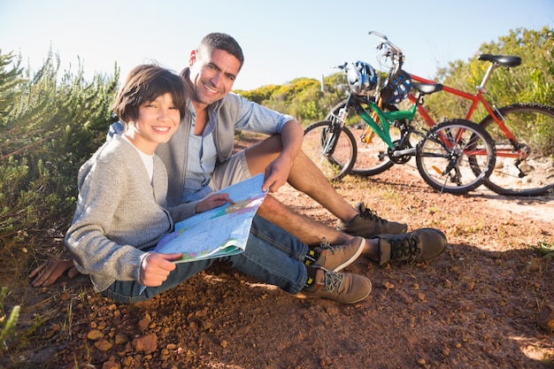 Padre e figlio in bici