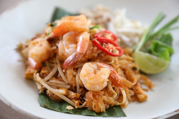 Padthai Thai food noodle fritti con gamberetti, cibo locale