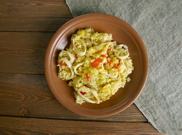 Paella con calamari, zucca e peperoni dolci