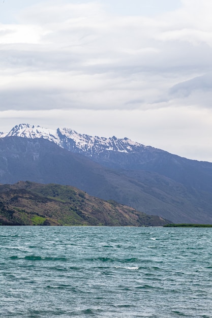 Paesaggi del lago Wanaka Pietre di neve e acqua Isola del Sud della Nuova Zelanda