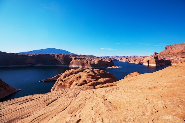 Paesaggi insoliti nel lago Powell, USA.