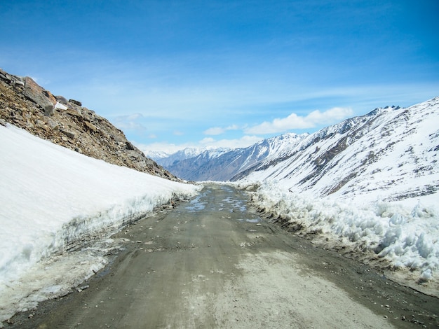 Paesaggi montani e strade di alta montagna