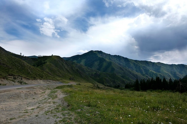 paesaggi mozzafiato viaggiando in estate Altai