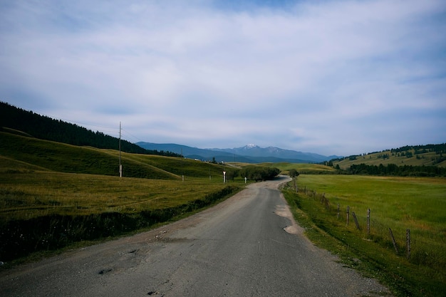 paesaggi mozzafiato viaggiando in estate Altai