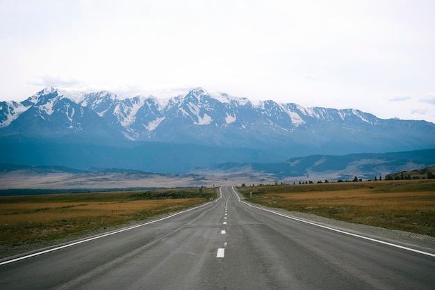 paesaggi mozzafiato viaggiando in estate Altai