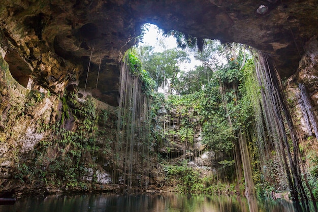 Paesaggi naturali insoliti - Ik-Kil Cenote, Messico