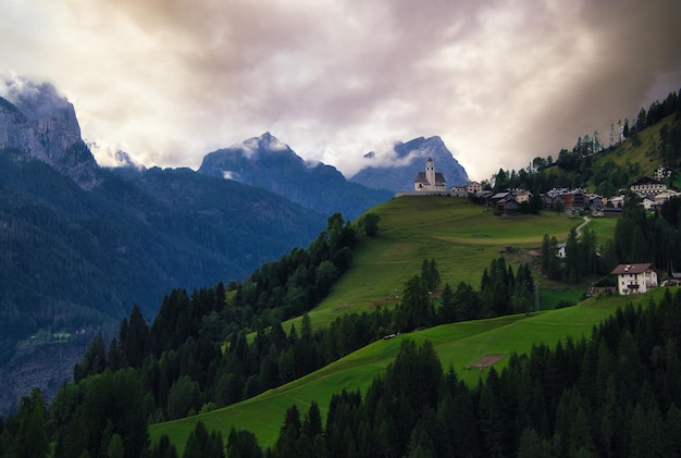 Paesaggi nelle Alpi italiane Dolomiti